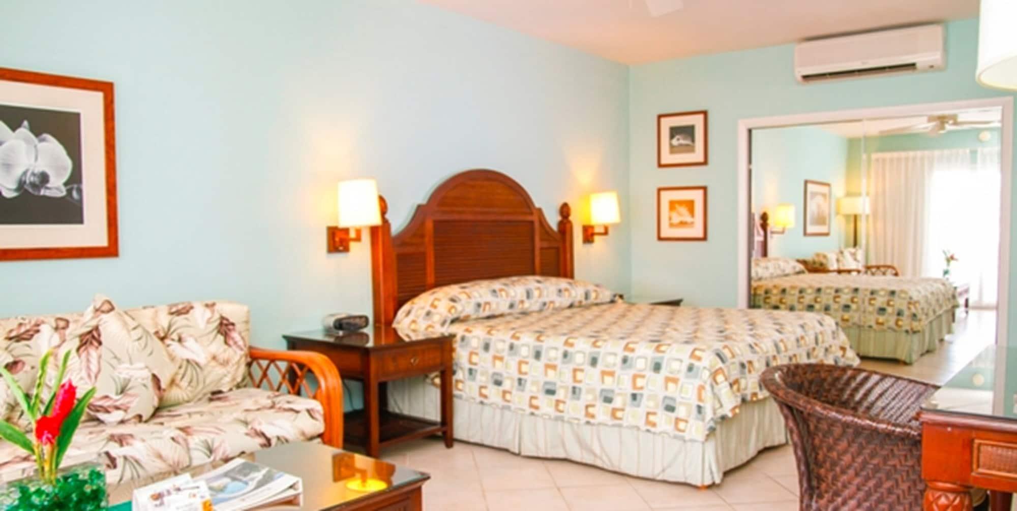 Trade Winds Hotel Dickenson Bay Екстериор снимка