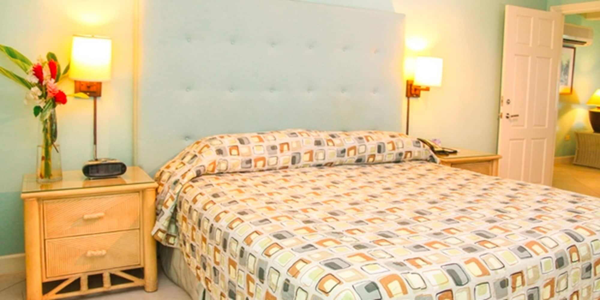 Trade Winds Hotel Dickenson Bay Екстериор снимка