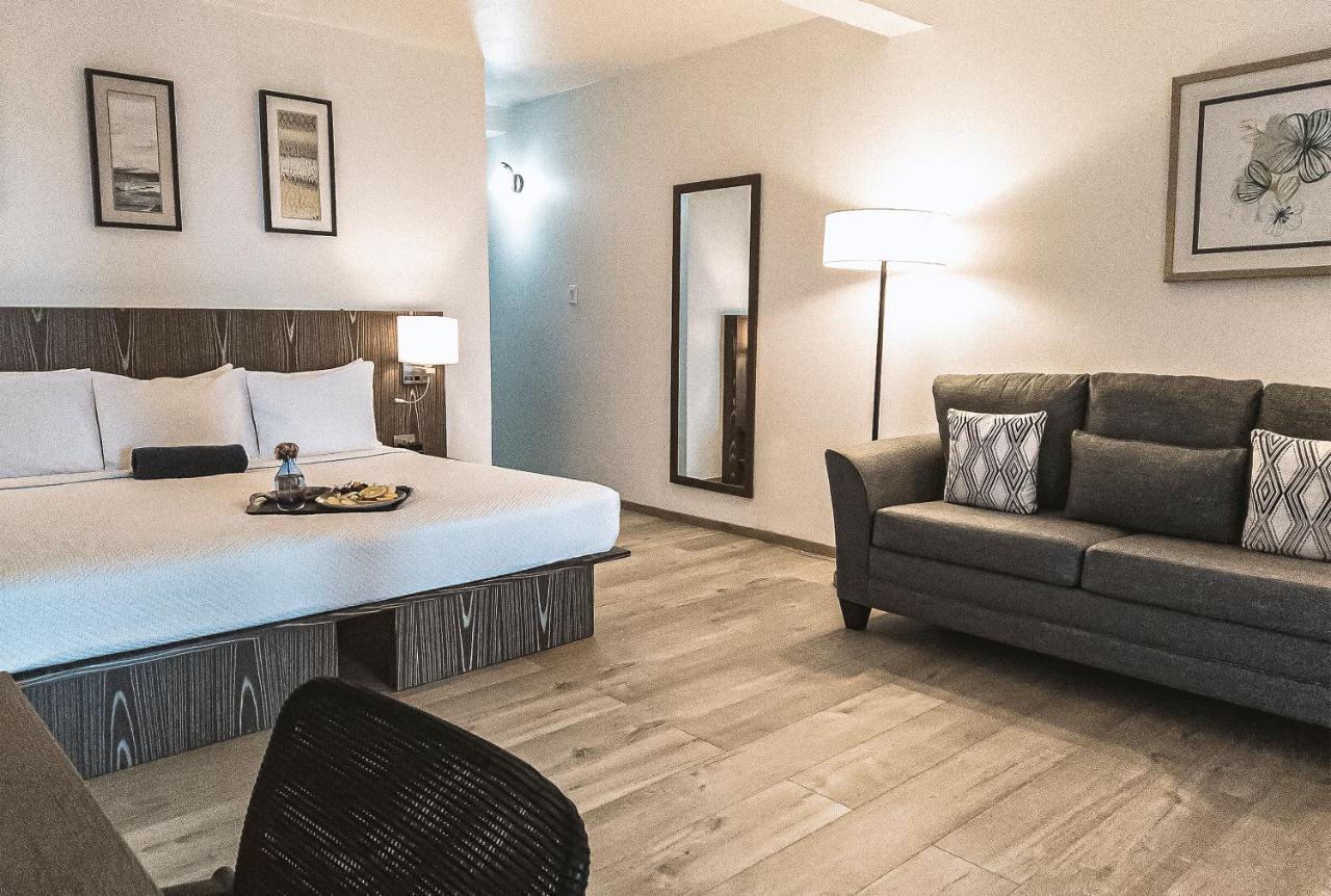Trade Winds Hotel Dickenson Bay Екстериор снимка