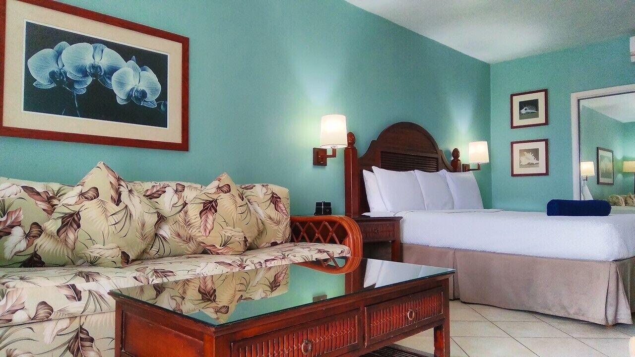 Trade Winds Hotel Dickenson Bay Екстериор снимка