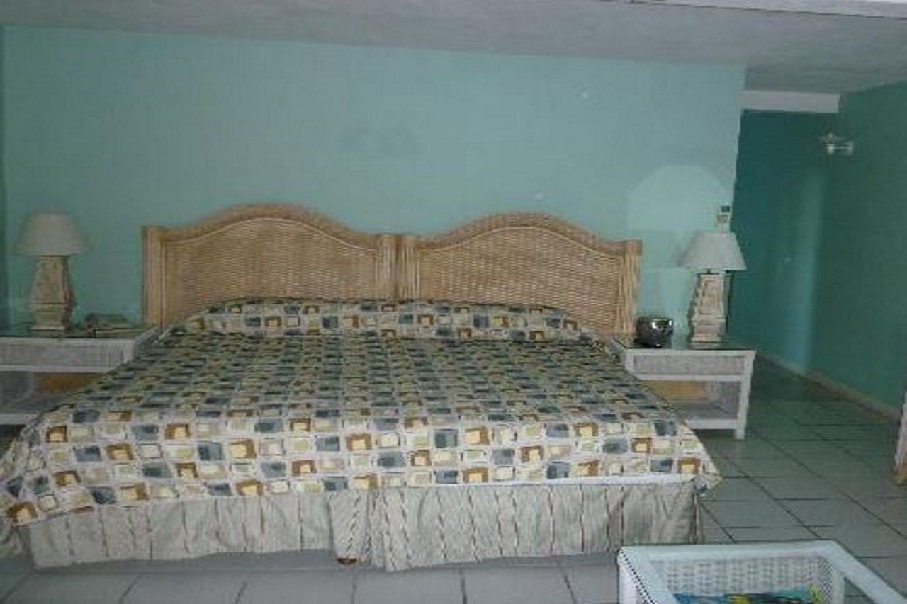 Trade Winds Hotel Dickenson Bay Екстериор снимка