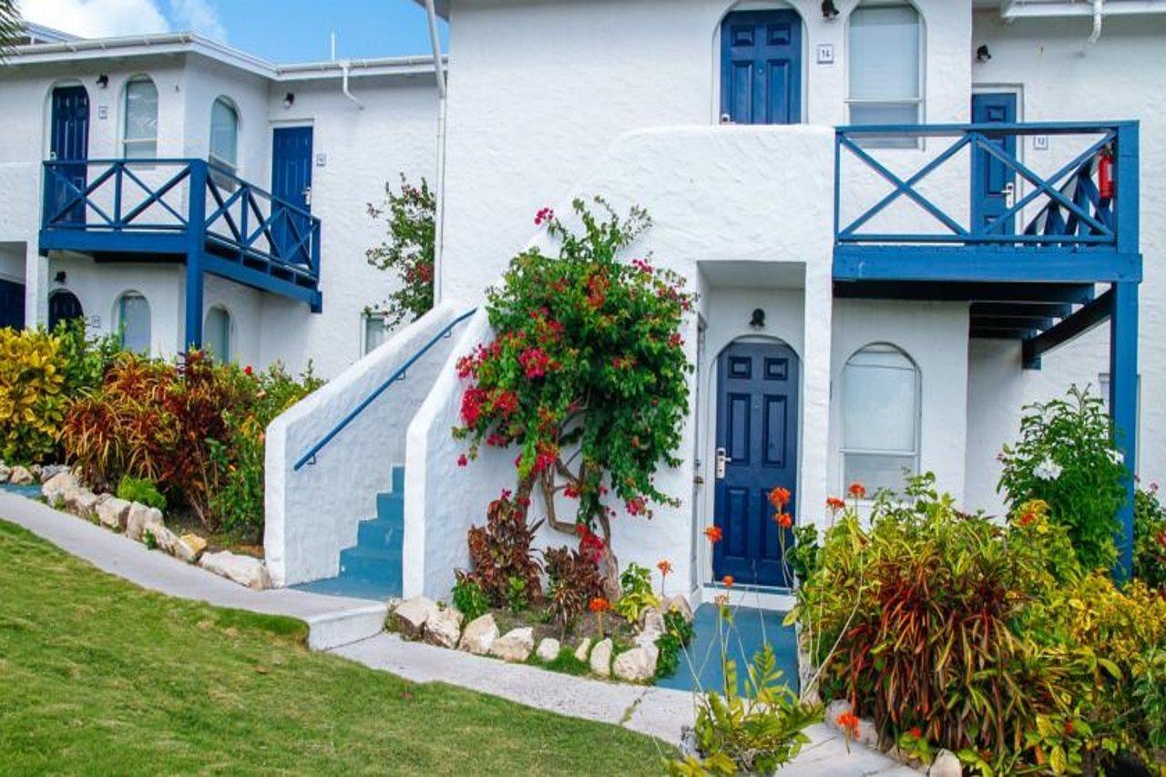 Trade Winds Hotel Dickenson Bay Екстериор снимка