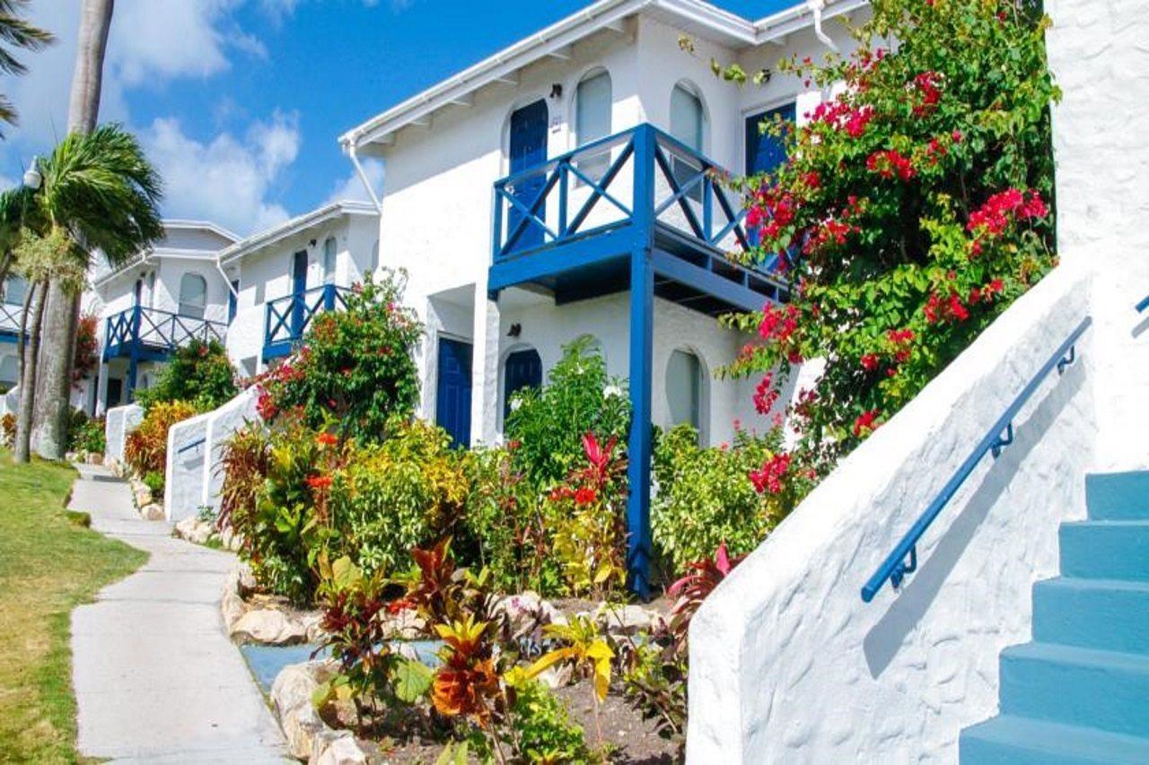 Trade Winds Hotel Dickenson Bay Екстериор снимка