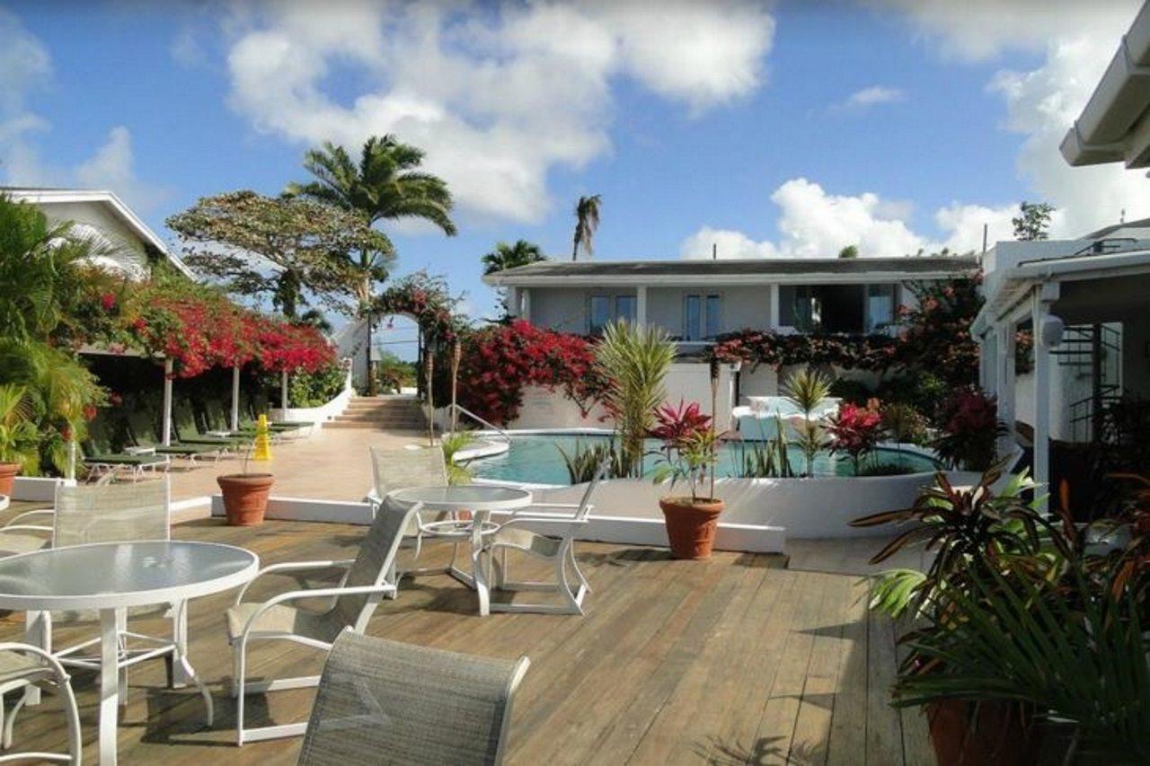 Trade Winds Hotel Dickenson Bay Екстериор снимка