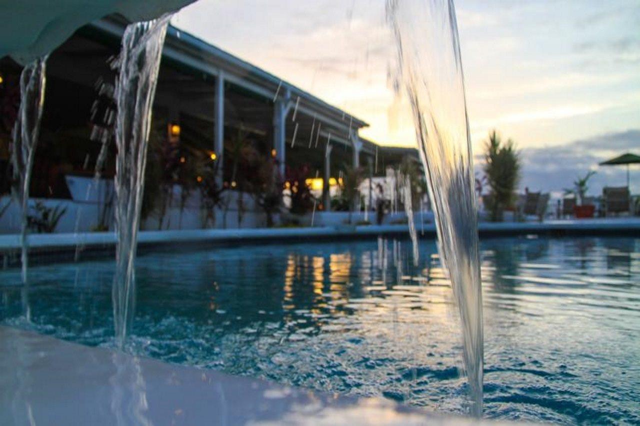 Trade Winds Hotel Dickenson Bay Екстериор снимка