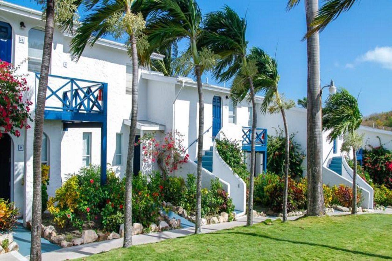 Trade Winds Hotel Dickenson Bay Екстериор снимка