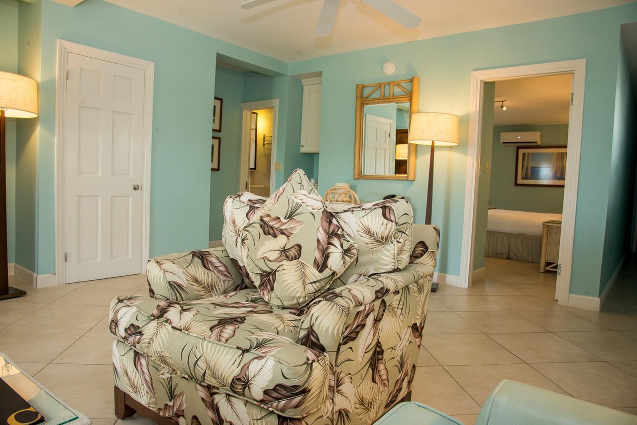 Trade Winds Hotel Dickenson Bay Екстериор снимка