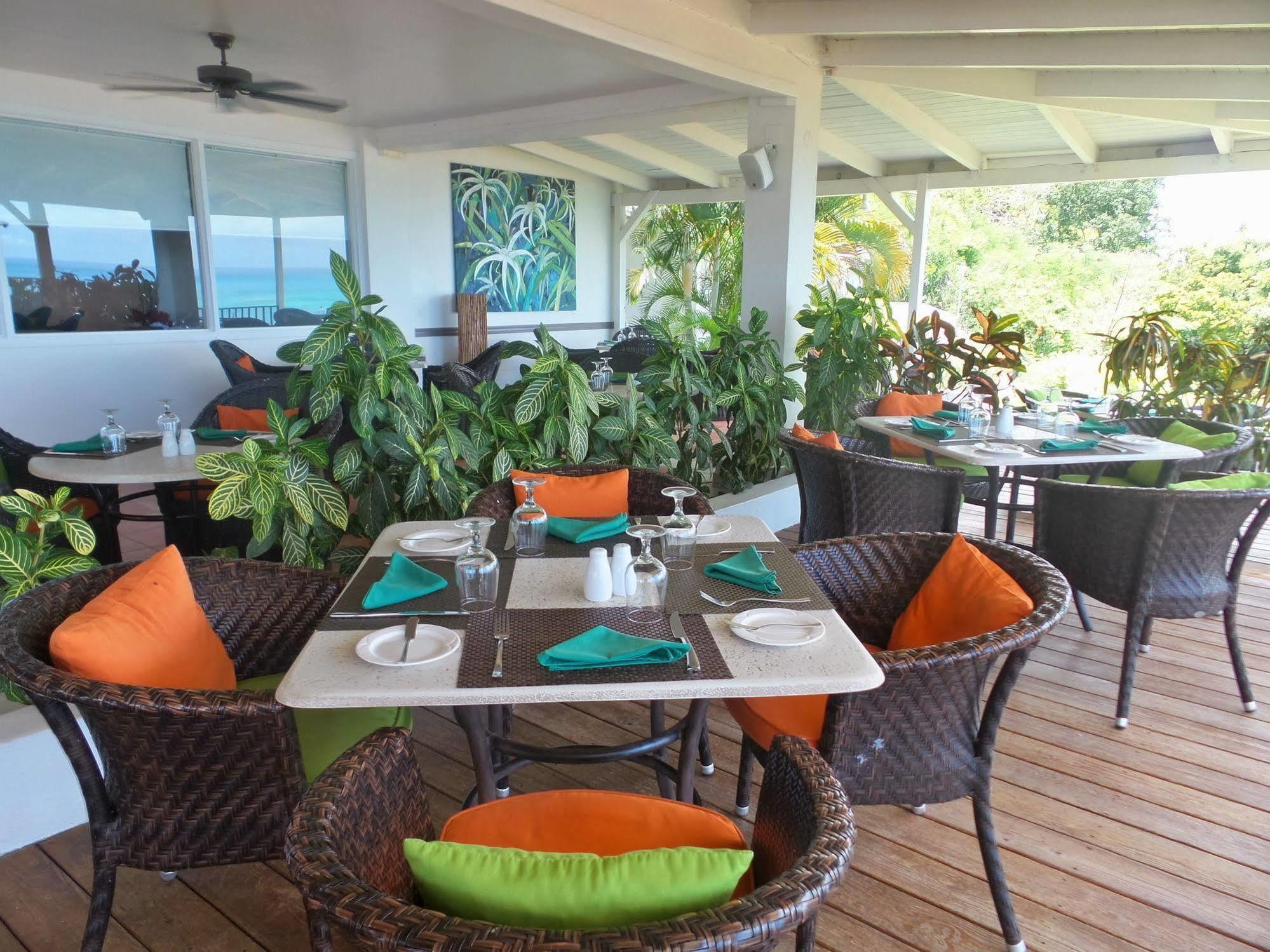 Trade Winds Hotel Dickenson Bay Екстериор снимка